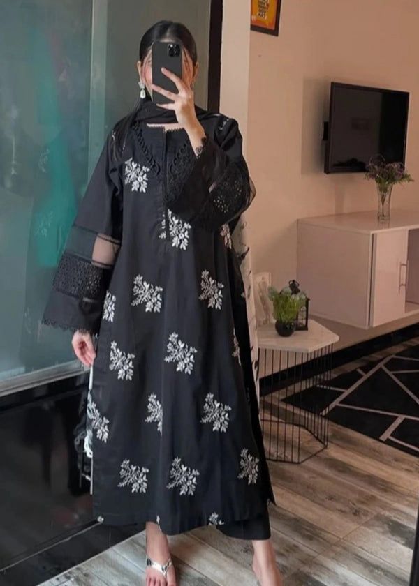 Heavy Embroidered 3 peace Airjet Lawn Suit With wole Dupatta